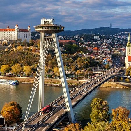 Cozy, Bright Room With Free Parking Bratislava Buitenkant foto