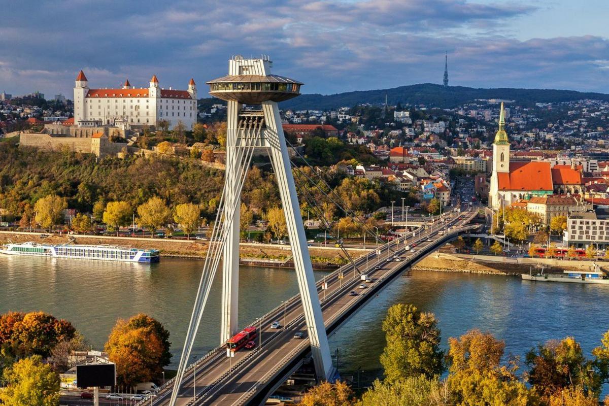 Cozy, Bright Room With Free Parking Bratislava Buitenkant foto